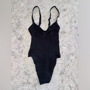 SKIMS Seamless Sculpt Thong Bodysuit. Color ONYX size Small